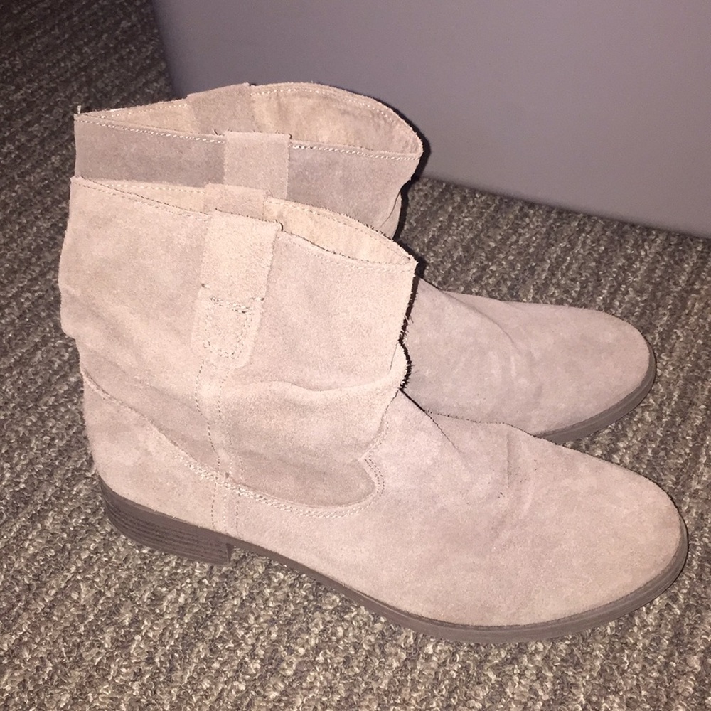 Light brown American Eagle booties